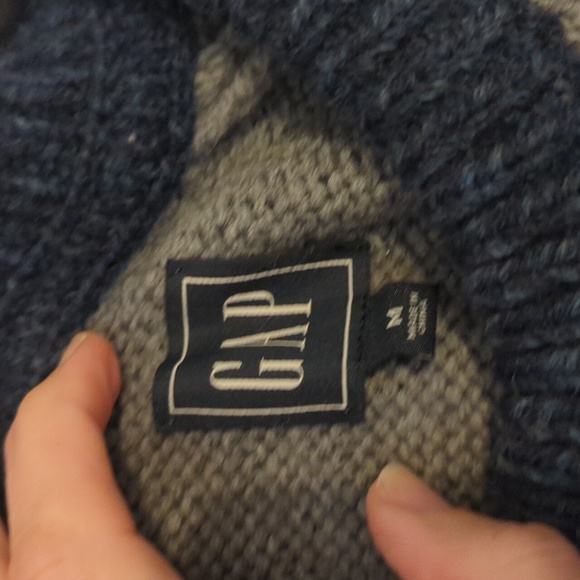 Men's Gap wool sweater, Size M - Picture 2 of 4